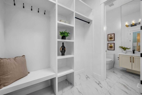 2435 52 Avenue Sw, Calgary, AB - Indoor Photo Showing Bathroom