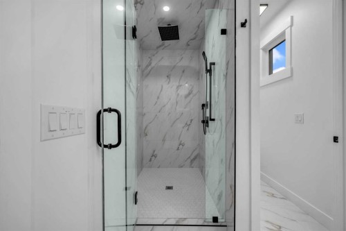 2435 52 Avenue Sw, Calgary, AB - Indoor