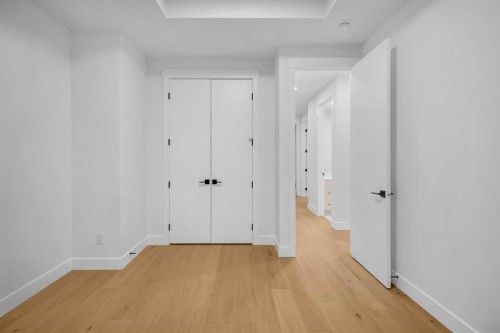 2435 52 Avenue Sw, Calgary, AB - Indoor Photo Showing Other Room