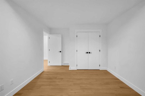 2435 52 Avenue Sw, Calgary, AB - Indoor Photo Showing Other Room