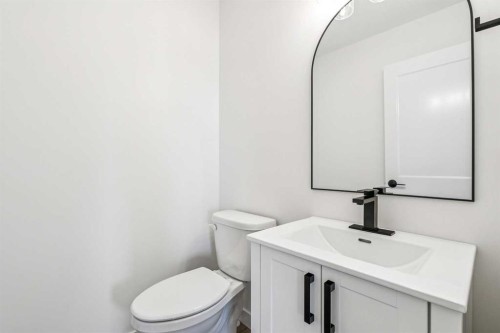 26A Poplar Ridge Close, Didsbury, AB - Indoor Photo Showing Bathroom