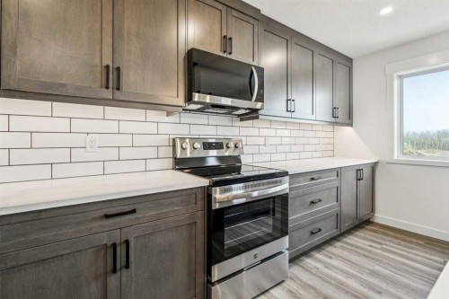 26A Poplar Ridge Close, Didsbury, AB - Indoor Photo Showing Kitchen With Upgraded Kitchen