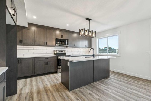 26A Poplar Ridge Close, Didsbury, AB - Indoor Photo Showing Kitchen With Upgraded Kitchen