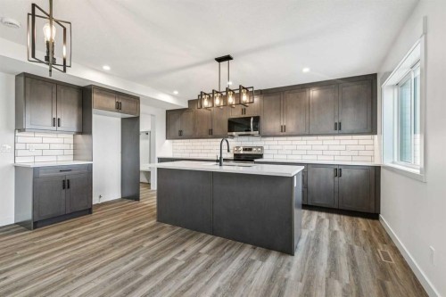 26A Poplar Ridge Close, Didsbury, AB - Indoor Photo Showing Kitchen With Upgraded Kitchen
