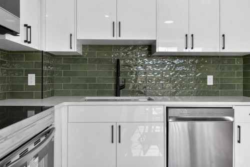 5 Bermuda Lane Nw, Calgary, AB - Indoor Photo Showing Kitchen With Upgraded Kitchen