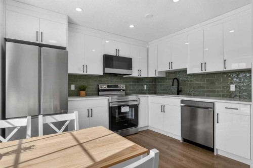 5 Bermuda Lane Nw, Calgary, AB - Indoor Photo Showing Kitchen With Upgraded Kitchen