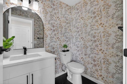 5 Bermuda Lane Nw, Calgary, AB - Indoor Photo Showing Bathroom