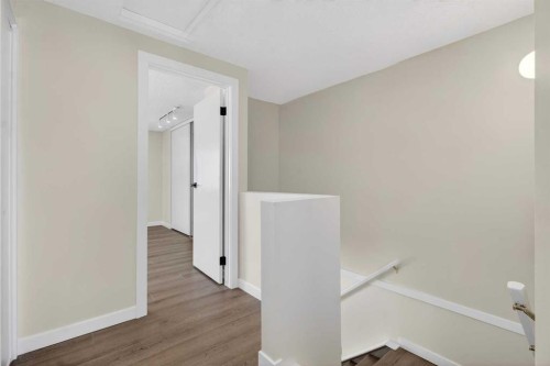 5 Bermuda Lane Nw, Calgary, AB - Indoor Photo Showing Other Room
