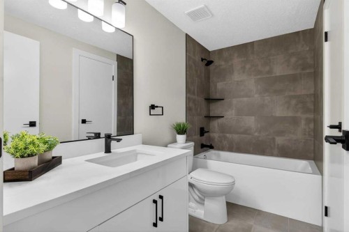 5 Bermuda Lane Nw, Calgary, AB - Indoor Photo Showing Bathroom