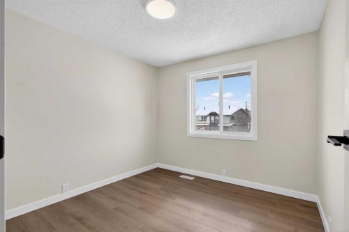 5 Bermuda Lane Nw, Calgary, AB - Indoor Photo Showing Other Room