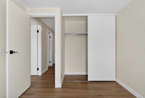 5 Bermuda Lane Nw, Calgary, AB - Indoor Photo Showing Other Room