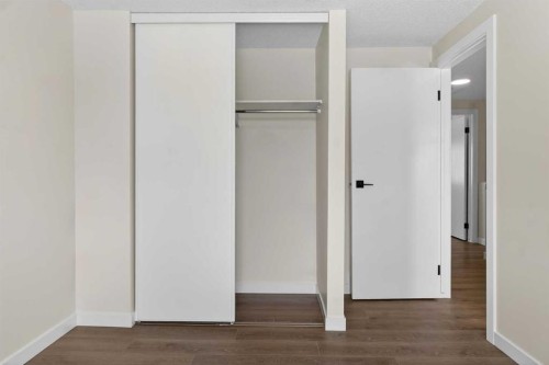 5 Bermuda Lane Nw, Calgary, AB - Indoor Photo Showing Other Room