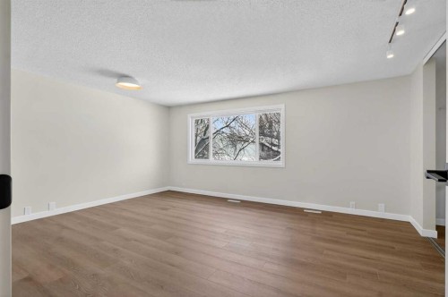 5 Bermuda Lane Nw, Calgary, AB - Indoor Photo Showing Other Room