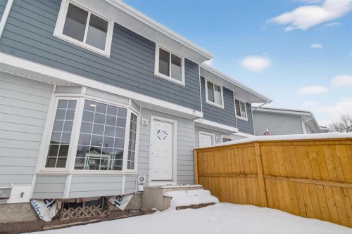 5 Bermuda Lane Nw, Calgary, AB - Outdoor With Exterior