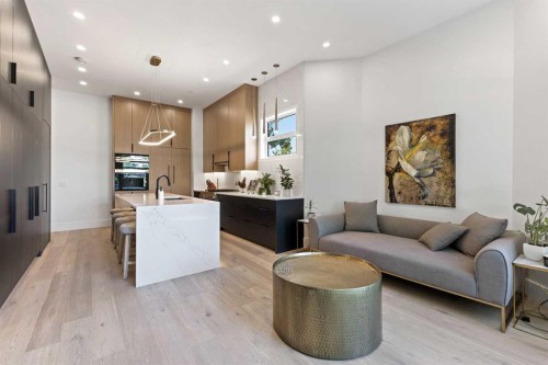 809 Drury Avenue Ne, Calgary, AB - Indoor