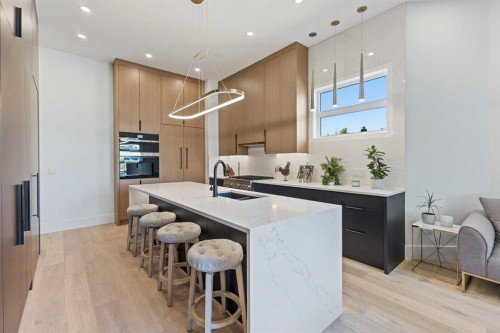 809 Drury Avenue Ne, Calgary, AB - Indoor Photo Showing Kitchen With Upgraded Kitchen