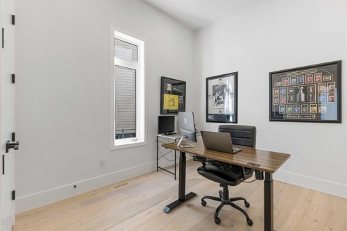 809 Drury Avenue Ne, Calgary, AB - Indoor Photo Showing Office