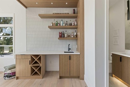 809 Drury Avenue Ne, Calgary, AB - Indoor Photo Showing Other Room