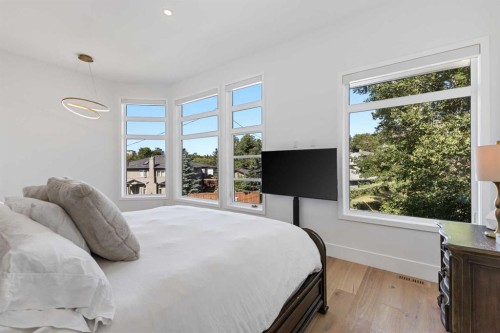 809 Drury Avenue Ne, Calgary, AB - Indoor Photo Showing Bedroom