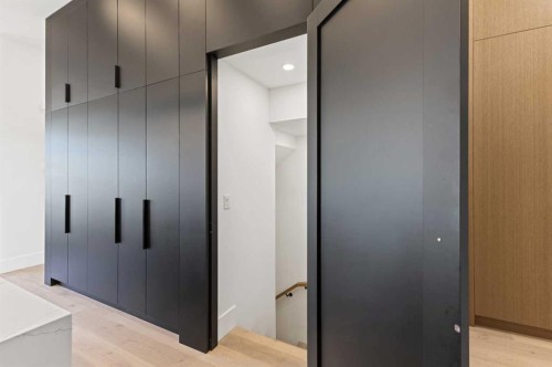 809 Drury Avenue Ne, Calgary, AB - Indoor Photo Showing Other Room