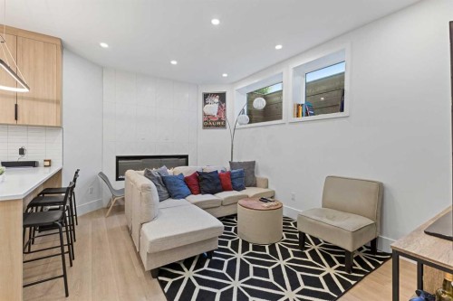 809 Drury Avenue Ne, Calgary, AB - Indoor