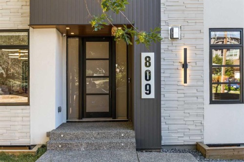 809 Drury Avenue Ne, Calgary, AB - Outdoor With Exterior