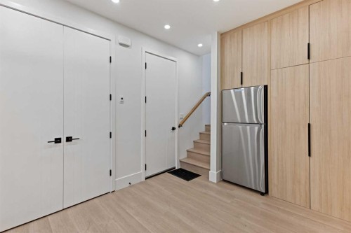 809 Drury Avenue Ne, Calgary, AB - Indoor Photo Showing Other Room