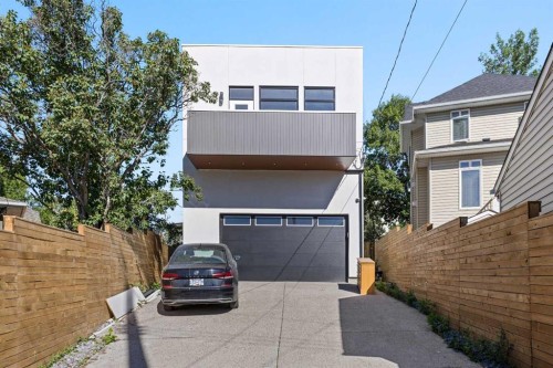 809 Drury Avenue Ne, Calgary, AB - Outdoor With Exterior