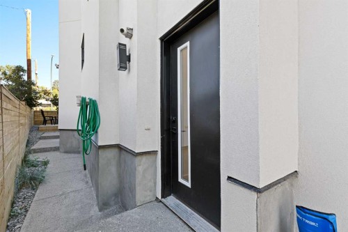 809 Drury Avenue Ne, Calgary, AB - Outdoor With Exterior