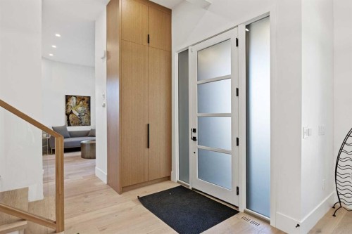 809 Drury Avenue Ne, Calgary, AB - Indoor Photo Showing Other Room