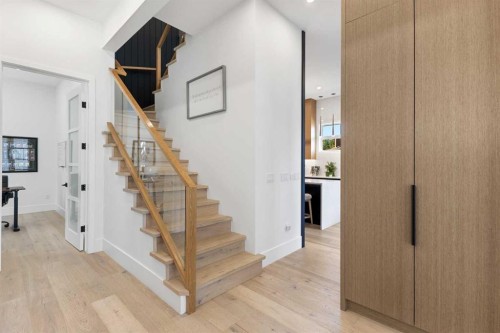 809 Drury Avenue Ne, Calgary, AB - Indoor Photo Showing Other Room