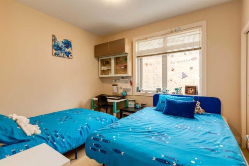 172 Rockyledge View Nw, Calgary, AB - Indoor Photo Showing Bedroom