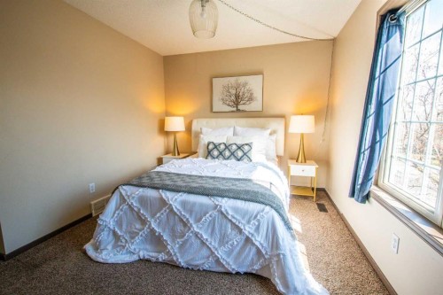 84 Hidden Green Nw, Calgary, AB - Indoor Photo Showing Bedroom