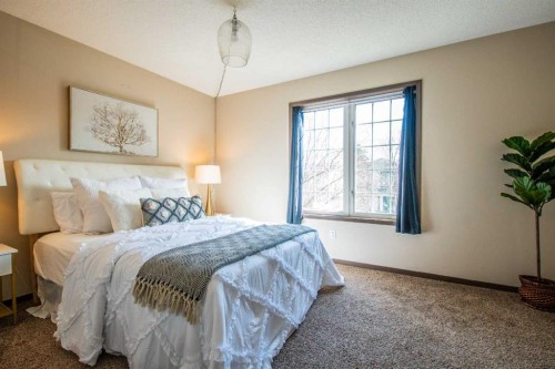84 Hidden Green Nw, Calgary, AB - Indoor Photo Showing Bedroom