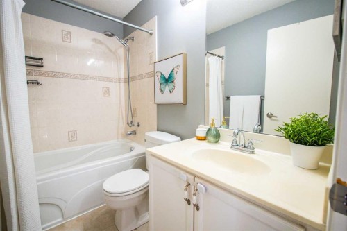 84 Hidden Green Nw, Calgary, AB - Indoor Photo Showing Bathroom