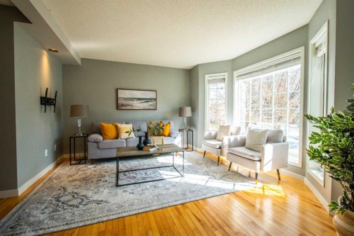 84 Hidden Green Nw, Calgary, AB - Indoor Photo Showing Living Room