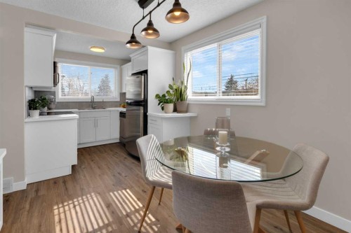 78-740 Bracewood Drive Sw, Calgary, AB - Indoor Photo Showing Dining Room
