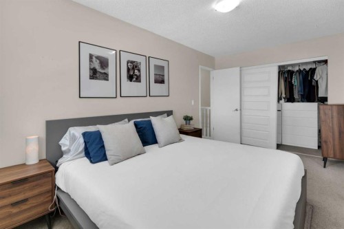 78-740 Bracewood Drive Sw, Calgary, AB - Indoor Photo Showing Bedroom