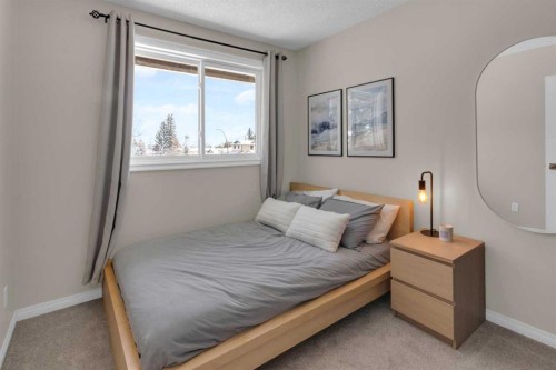 78-740 Bracewood Drive Sw, Calgary, AB - Indoor Photo Showing Bedroom
