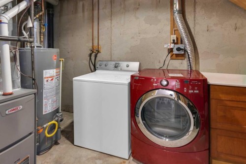 78-740 Bracewood Drive Sw, Calgary, AB - Indoor Photo Showing Laundry Room