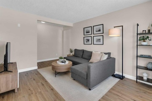 78-740 Bracewood Drive Sw, Calgary, AB - Indoor Photo Showing Living Room
