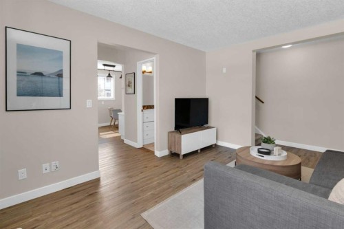 78-740 Bracewood Drive Sw, Calgary, AB - Indoor Photo Showing Living Room