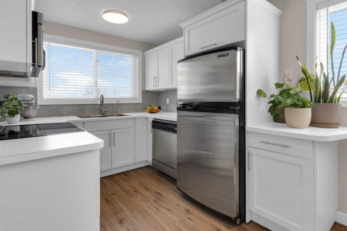 78-740 Bracewood Drive Sw, Calgary, AB - Indoor Photo Showing Kitchen With Stainless Steel Kitchen