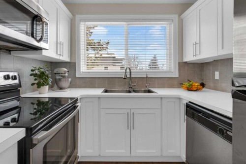78-740 Bracewood Drive Sw, Calgary, AB - Indoor Photo Showing Kitchen With Double Sink