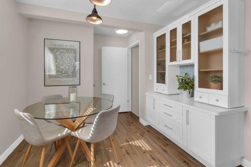 78-740 Bracewood Drive Sw, Calgary, AB - Indoor Photo Showing Dining Room
