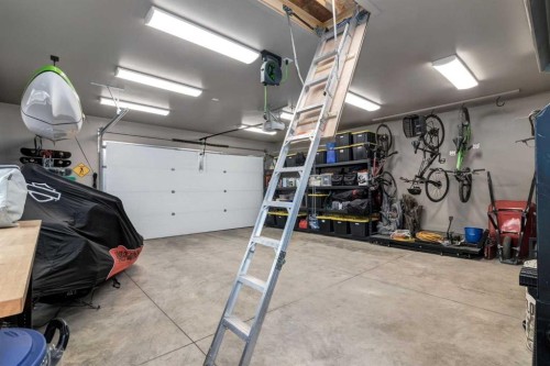 4 Copperpond Grove Se, Calgary, AB - Indoor Photo Showing Garage