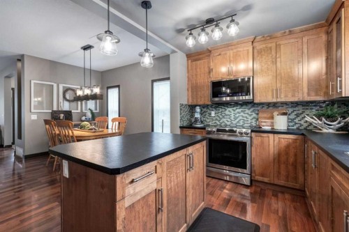 4 Copperpond Grove Se, Calgary, AB - Indoor Photo Showing Kitchen