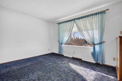 1124 31 Avenue Nw, Calgary, AB - Indoor Photo Showing Other Room