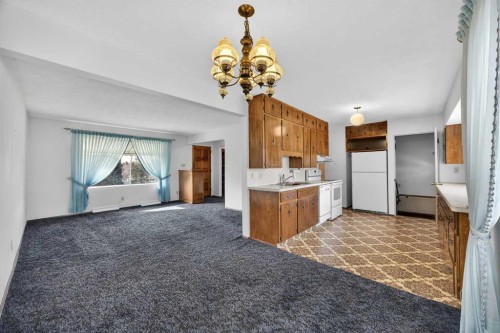 1124 31 Avenue Nw, Calgary, AB - Indoor Photo Showing Kitchen