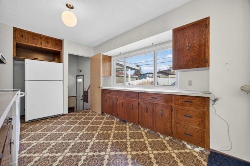 1124 31 Avenue Nw, Calgary, AB - Indoor Photo Showing Kitchen